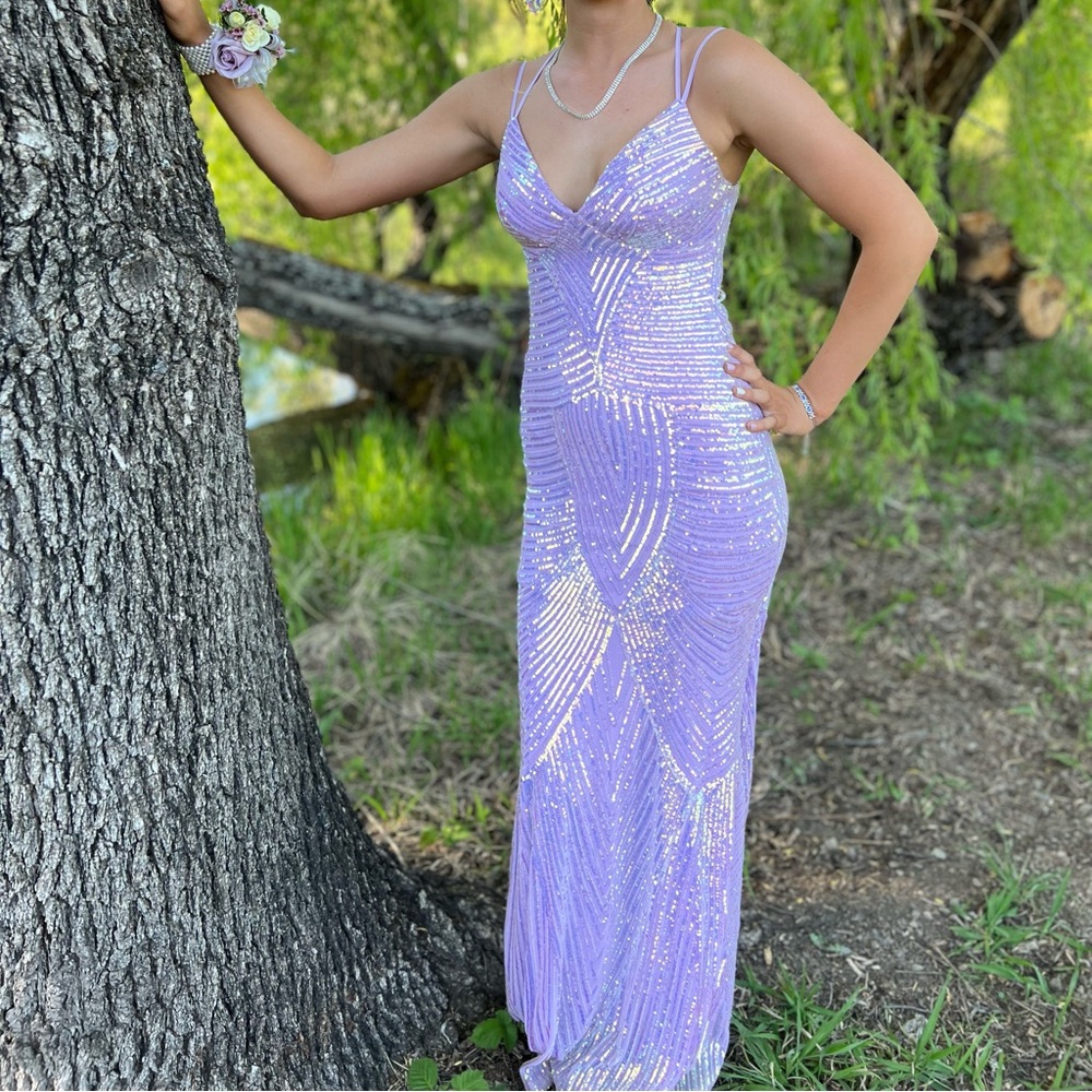 Worn once at prom! No stains in perfect condition! - Picture 4 of 4